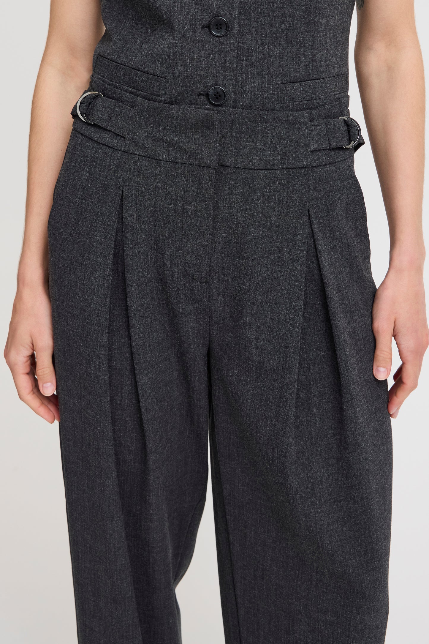 Pantalon ceinturé B.Young