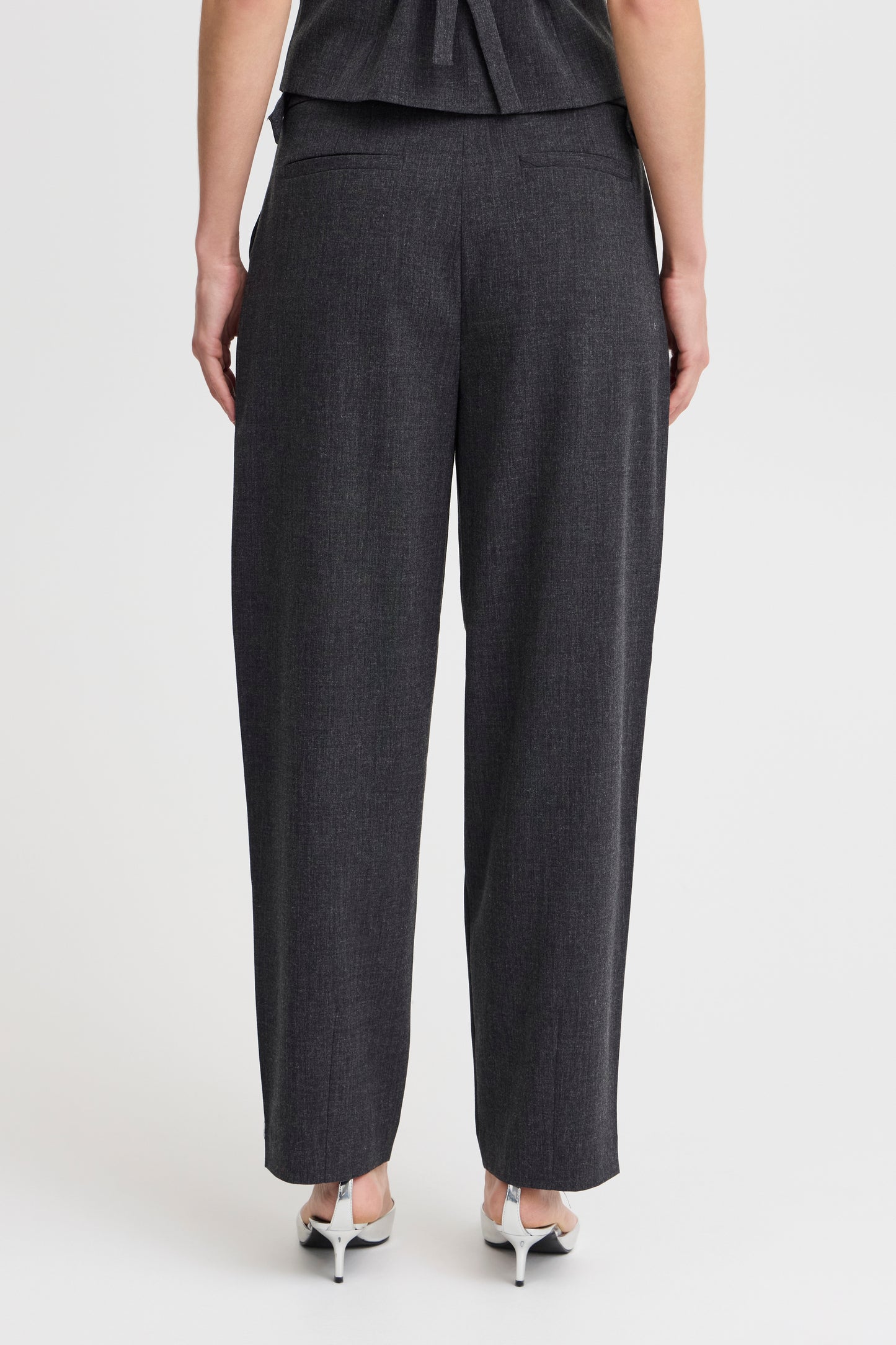 Pantalon ceinturé B.Young